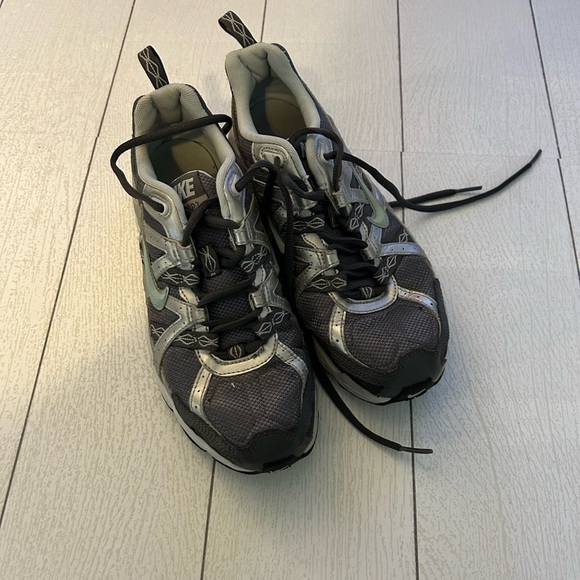 Nike air ladies 8.5 athletic shoes - Picture 2 of 7